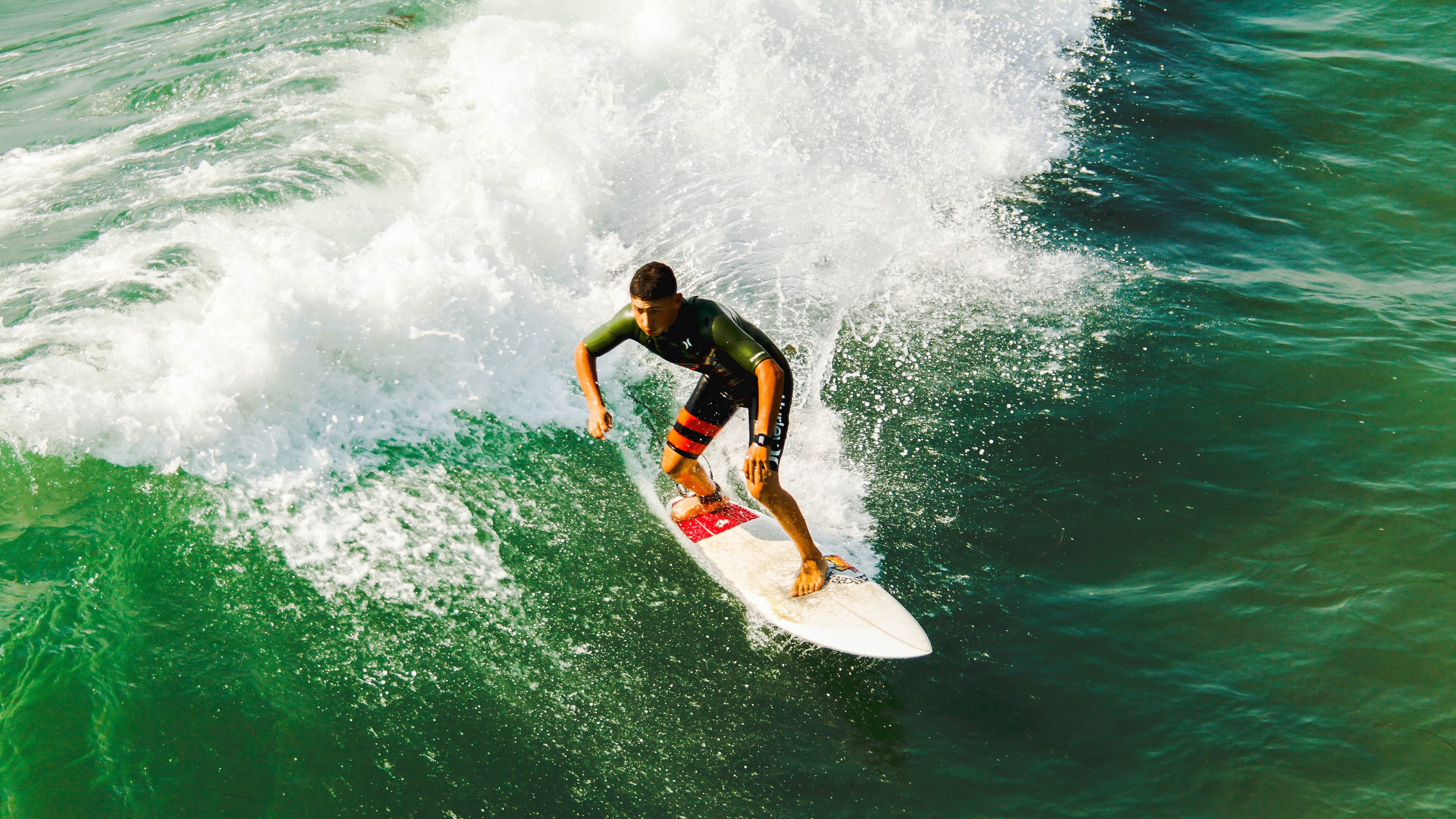 开云体育在线-乡村滑翔伞飞行节，天空中的速度与自由，滑翔伞飞行视频(上)